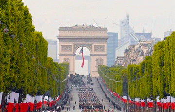 Фотофакт: В Париже отмечают День взятия Бастилии