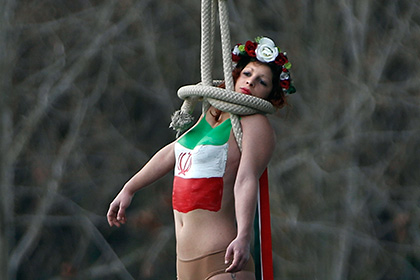 Femen встретил Рухани повешенной активисткой