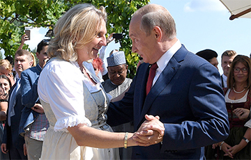 Танцевавшая с Путиным экс-глава МИД Австрии будет писать для кремлевского пропагандистского СМИ
