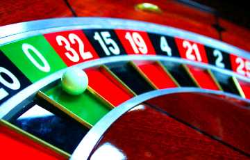 Налоговая хочет запретить играть в казино лицам младше 21 года