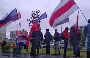 Активисты «Европейской Беларуси» проучили сотрудников ТЦ «Скала»