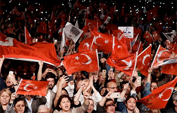 В Турции проходят протесты из-за пересмотра результатов выборов