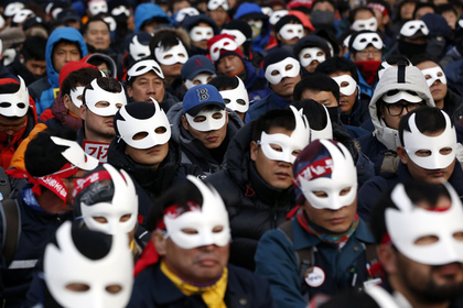 В Сеуле десятки тысяч человек вышли на акцию за отставку президента