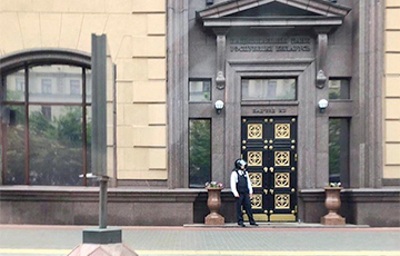 В центре Минска оцепили здание Нацбанка