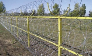 Латвия почти на €500 тыс купила колючей проволоки для забора на границе с Беларусью