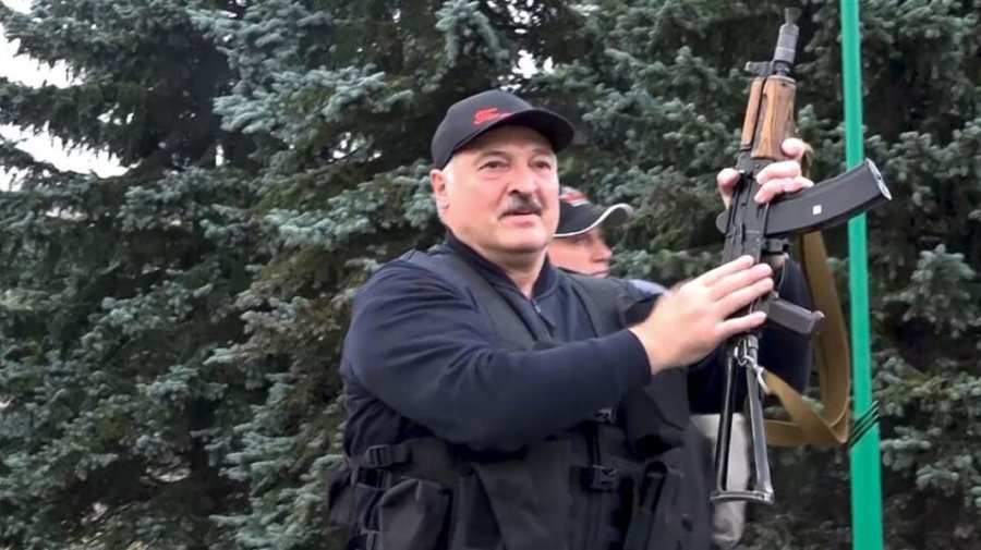 Лукашенко не исключил ввод российских войск. Но оговорился, что этого никогда не будет