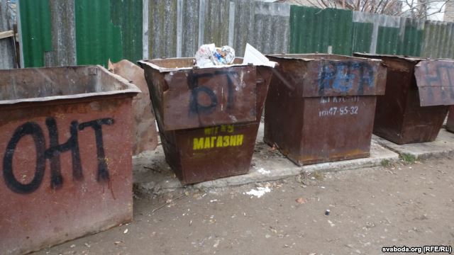 На мусорках Могилева появились логотипы БТ