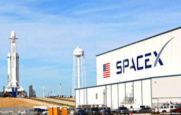 SpaceX запустила ракету Falcon 9 с десятью спутниками