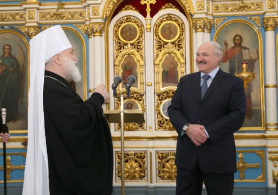 Лукашенко похвалил церковь за позицию в современных политических событиях