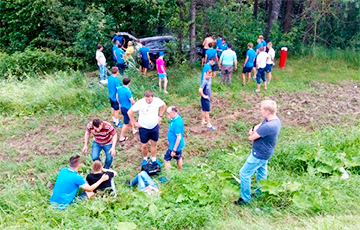 Футболисты «Днепра» по дороге на матч оказали помощь попавшим в ДТП