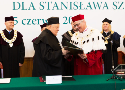 Станислав Шушкевич стал почетным доктором SGH под гимн «Магутны Божа» (Видео)