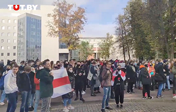 Минские студенты поддерживают бастующих рабочих и скандируют «МТЗ!»