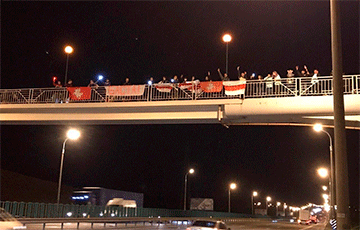 Видеофакт: Мост на МКАД заняли протестующие