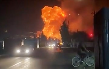 Под Мариуполем разгорелся масштабный пожар с детонированием