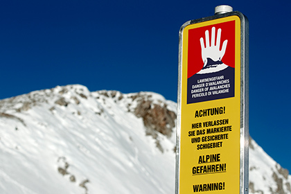 Три человека погибли под лавиной в австрийских Альпах