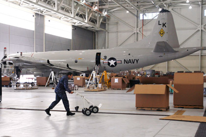 В Японии упавшая крыша ангара разрушила самолеты ВМС США