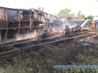 При крушении поезда в Мьянме погибли 25 человек