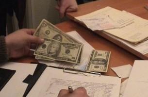 Директор Минскопвторресурсы обвиняется в получении 26 тысяч долларов взяток