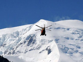 Пропавших при сходе лавины в Альпах альпинистов нашли