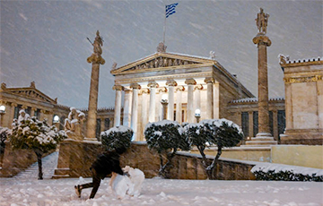 Грецию парализовал сильный снегопад