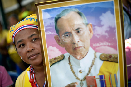 Король Таиланда призвал подданных поддержать стабильность