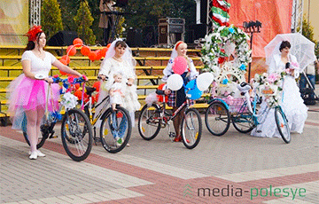 В Пинске прошел велопробег невест