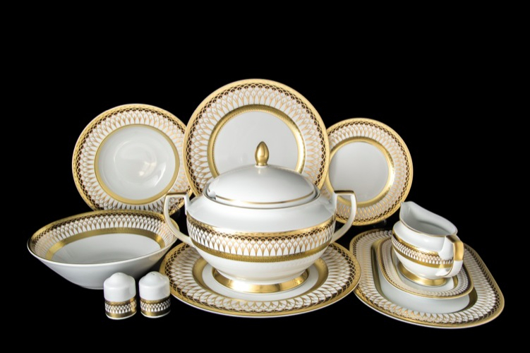 Диктатор захотел золотые тарелки «со знаком качества»?