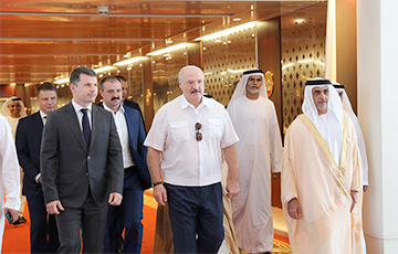 Блогер: Лукашенко полетел в ОАЭ для тайного лечения