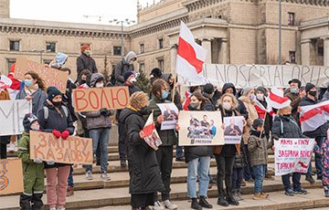 Акции солидарности с белорусами прошли в нескольких городах Польши