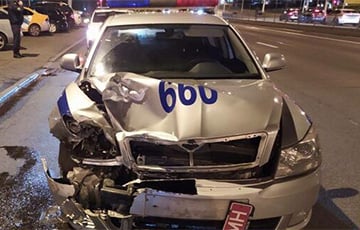 На столичном проспекте в аварию попал автомобиль ГАИ