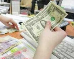 Доллар растет четвертые торги подряд