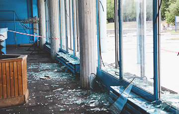 Фотофакт: Во время салюта в комплексе «Динамо» выбило 51 оконное стекло