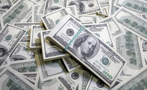 920 млн долларов: в июле белорусы продали рекордное количество валюты
