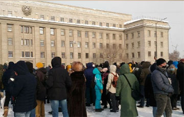 В городах Сибири проходят массовые митинги в поддержку Навального