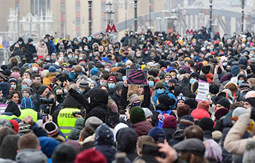 Die Zeit: В России – протесты, в Беларуси – восстание