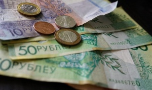 Зарплата в Беларуси снизилась вопреки обещаниям властей