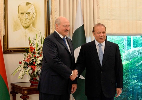 Лукашенко договорился с Шарифом об укреплении дружественных связей