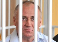 На Николая Статкевича в тюрьме усилилось давление