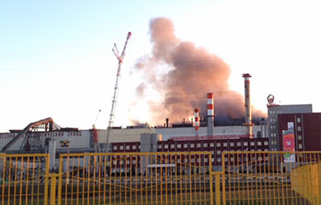Видеофакт: Жлобинский БМЗ выбрасывает километры ржавого дыма