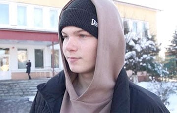 Мама подростка-политзаключенного из солидарности с сыном побрила голову