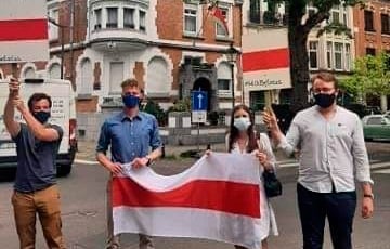 Молодежные организации четырех партий Бельгии пикетировали посольство Беларуси