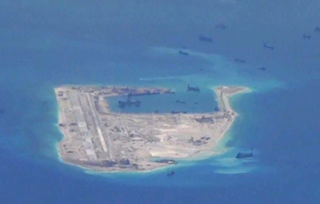 Китай разместил ракеты на спорном архипелаге Спратли