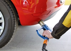 Лукашенко отменил госрегулирование цен на газ для авто