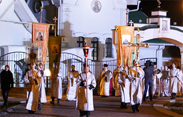 Православные христиане Минска отмечают Пасху