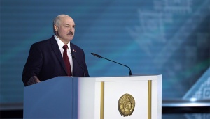 Лукашенко: мир рвется на части, в стране неразбериха, оппоненты используют молодежь