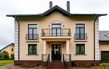 Семья экс-директора «Элемы» продает трехэтажный особняк в Минске