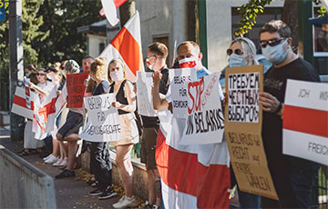 Волна солидарности с белорусами в странах мира