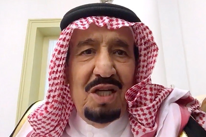 Король Саудовской Аравии освоил селфи во время азиатского турне