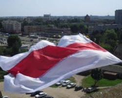 Бело-красно-белый флаг может стать историко-культурной ценностью