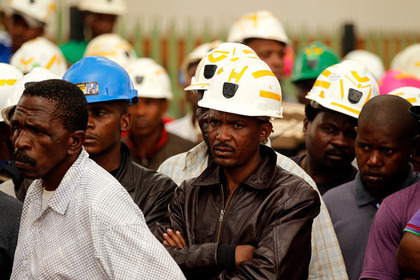 В ЮАР 200 горняков-нелегалов оказались заблокированы в шахте